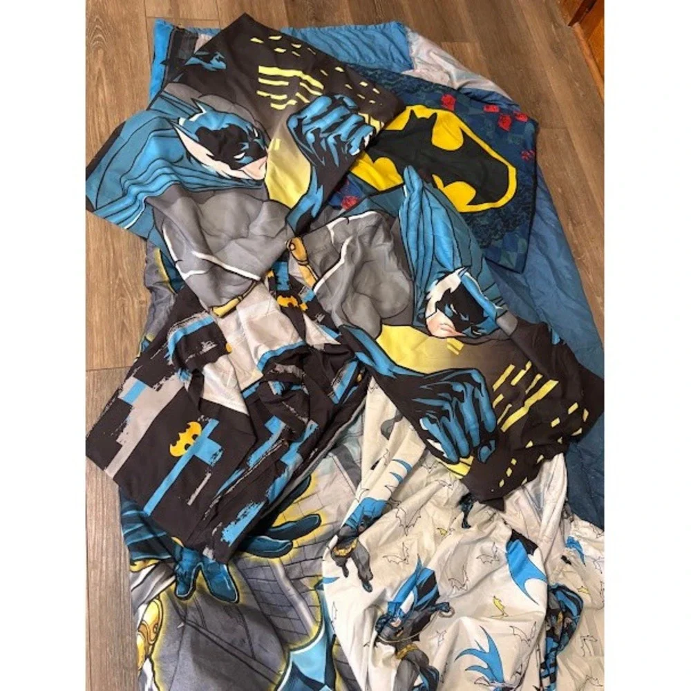 Batman Reversible Full Size Bedding Set Comforter Sheets Pillowcases  DC Comics